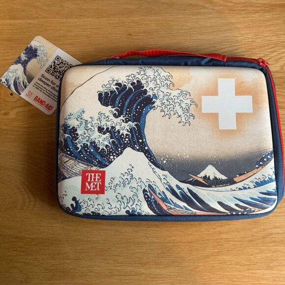 BAND-AID x THE MET Travel Case, Under the Wave Off Kanagawa - Picture 14 of 16